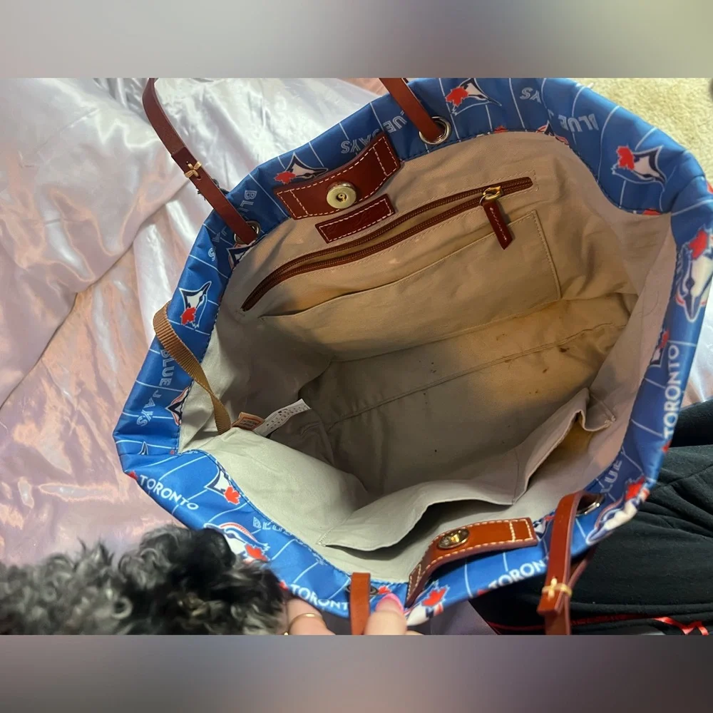 Donnie & Bourke still with tags but is used - Picture 3 of 5